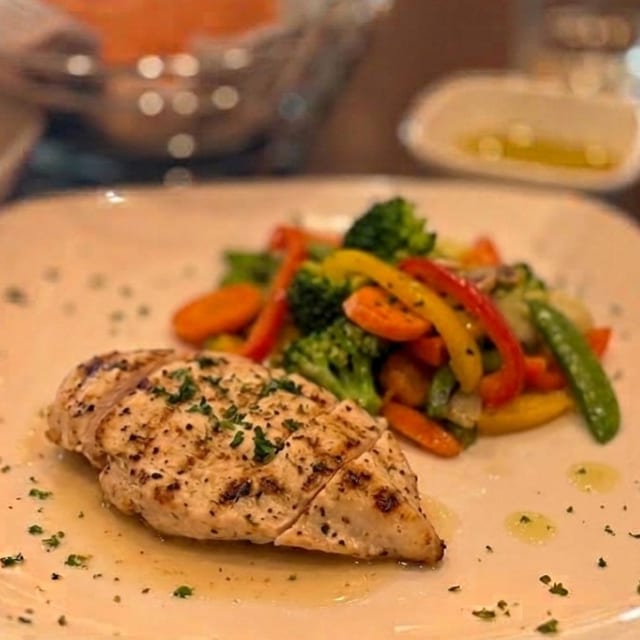 Kid's Grilled Chicken w/Veg.