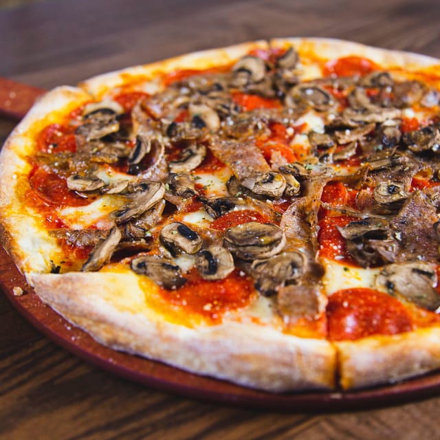 12" Americano Pizza.