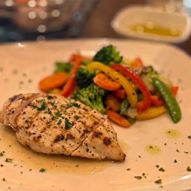 Kid's Grilled Chicken w/Veg.