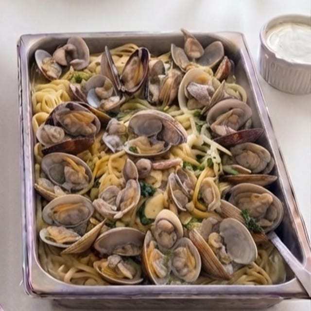 Half Tray Linguine White Clam.