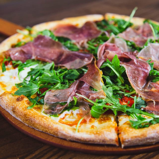 12" Rugola & Prosciutto Pizza.
