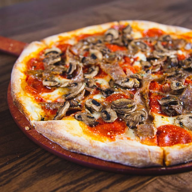 16" Americano Pizza.