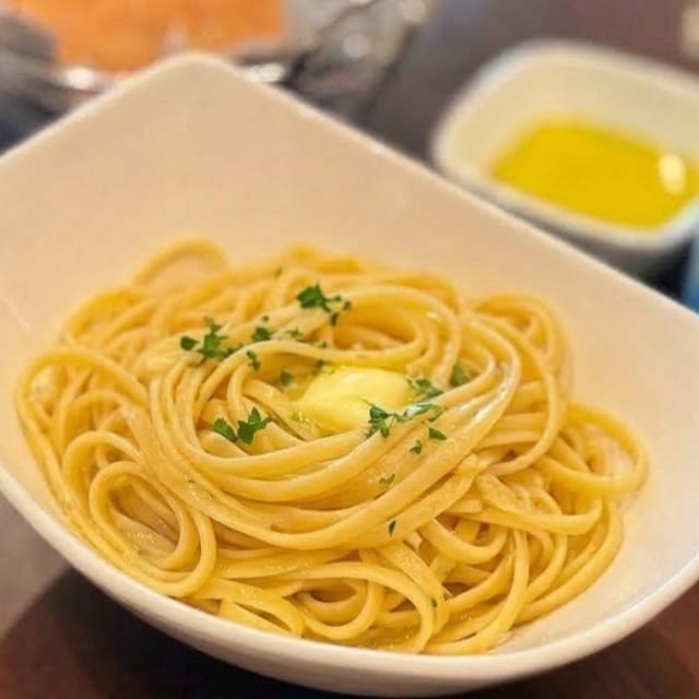 Kid's Linguine w/ Butter.