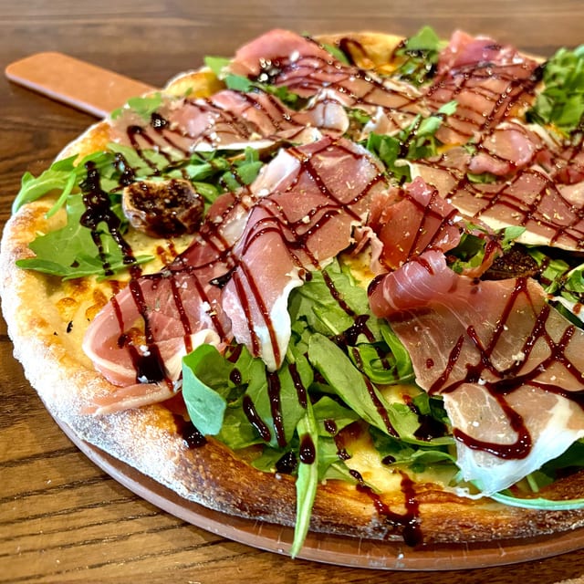 16" Capri Pizza.